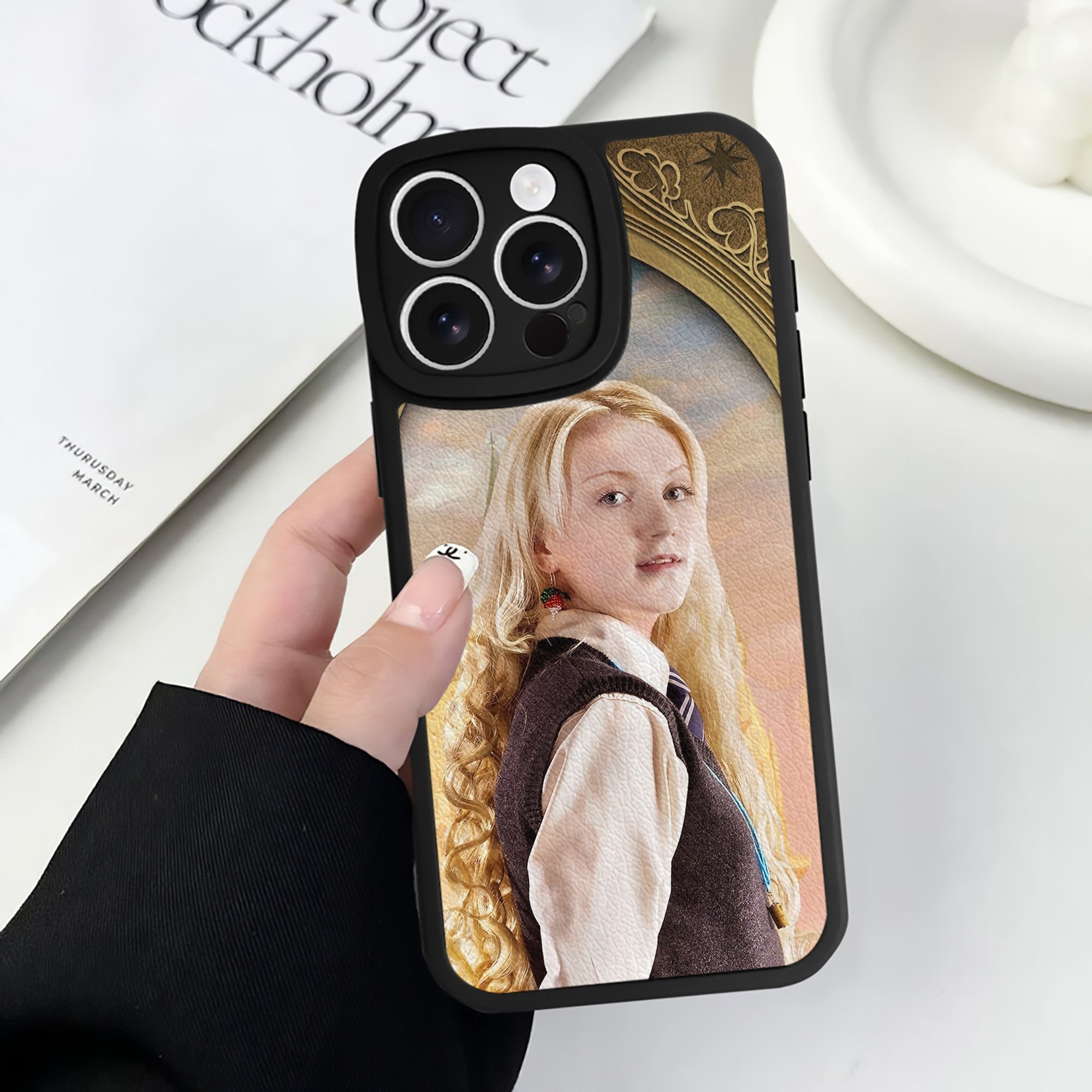 （画像用） Harry Potter ハリー・ポッターシリーズ 【iPhone 16シリーズ対応】シリコンスマホケース（レザー調） 材質：シリコン